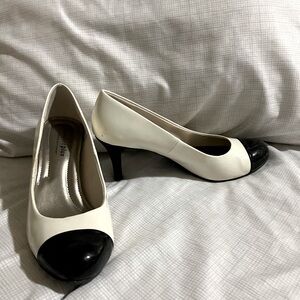 Women’s size 7 pumps